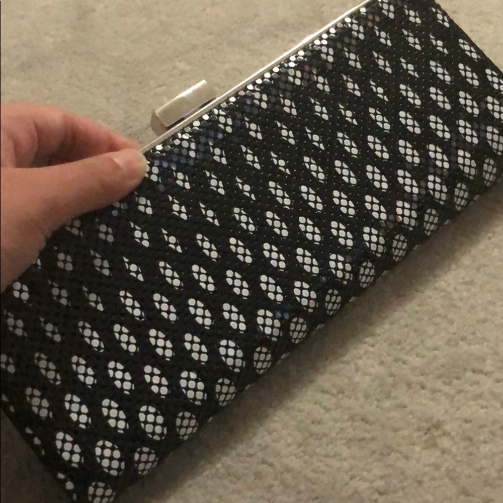 Cute B&W patterned purse! Perfect for parties
